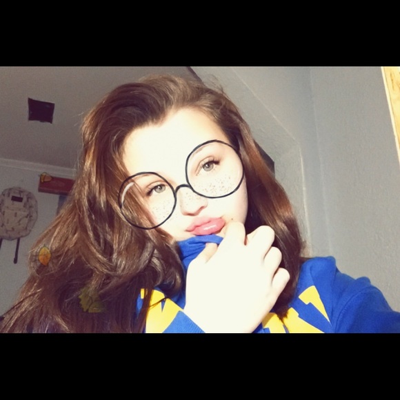 Meet your Posher, Alexys - Picture 1 of 1